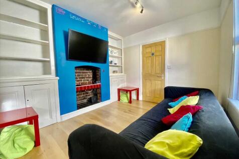 4 Bedroom House in PL3 4JA