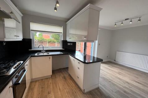 A beautifully presented three bedroom semi detached house situated on a quiet cul-de-sac on a residential estate in Rubery near the Wasely Hills. Offered unfurnished with neutral decor, downstairs wc
