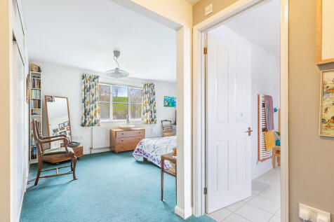 Master Bedroom Su...