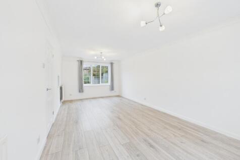 CAM02119G0-PR0502-STILL002