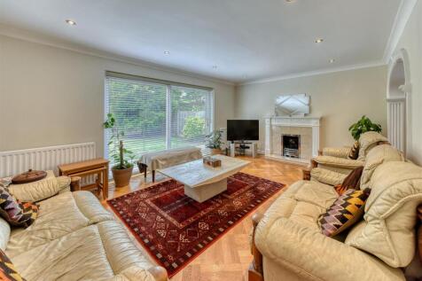 1 Saxon Court-lounge1.jpg