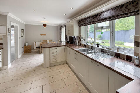 Kitchen/dining ro...