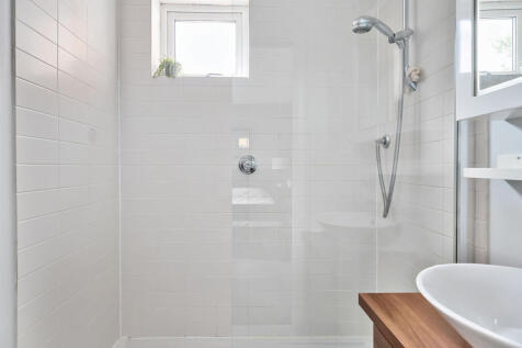 1328012-3-688a2ba...