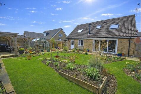 REAR GARDEN 2