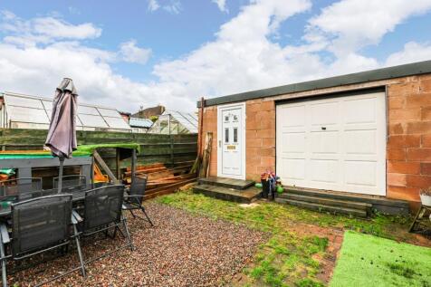 Rear Garden Outhouse