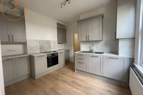 Discover this beautifully refurbished 2-bedroom maisonette, offering contemporary style, modern comforts, and an excellent location in the heart of Greater London. Finished to a high standard througho