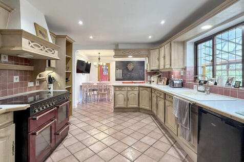 Kitchen/dining ro...