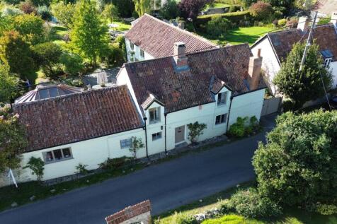 Whitegates - front shot2.JPG