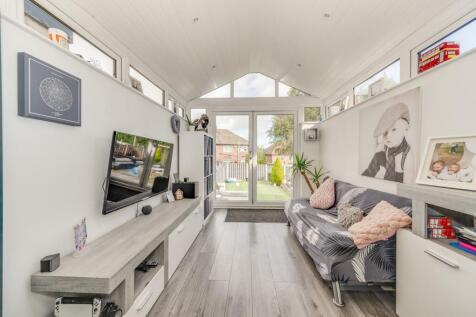 KITCHEN, DINER AND LIVING ROOM