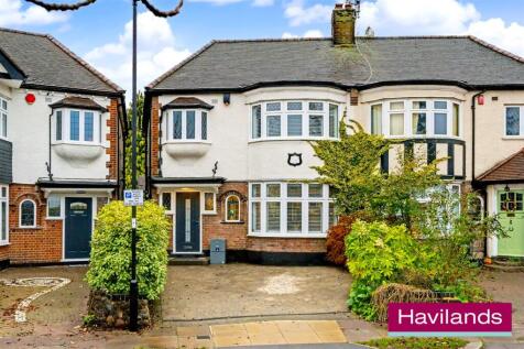Hoodcote Gardens N21 2NE-17.jpg
