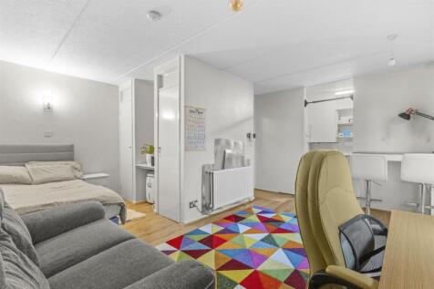 12 Baines House, Abbey Barn Rd, HP11 1RJ-6.jpg