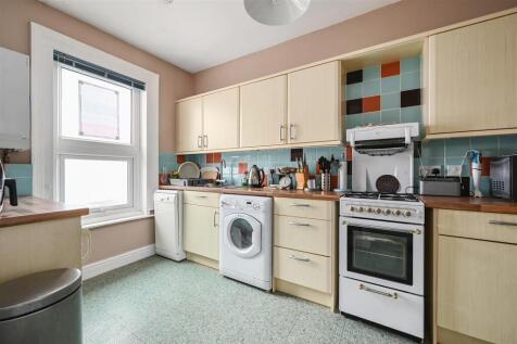FLAT 4 SANDRINGHAM COURT (3).jpg