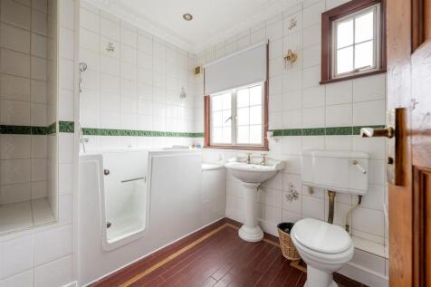 Higham Station Avenue, E4