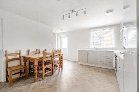 Kitchen / Reception