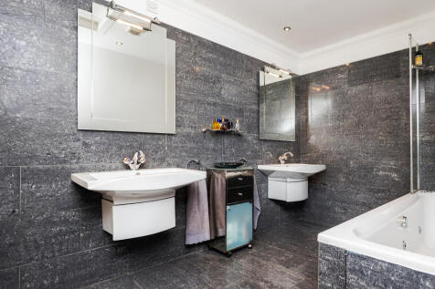 5 bed, 5 bath Detached in Glasgow - Photo 42