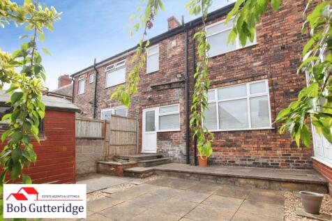 ENCLOSED REAR GARDEN