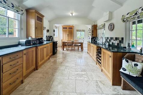 2b4c0893--4C6A-88BA-3691E4A7A29A-66306-00001570F18