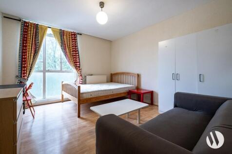 3 double bedroom flat on the 5th floor of this popular purpose built block in the heart of Bayswater. Conveniently situated for the shopping and travel facilities of Bayswater and Paddington this flat