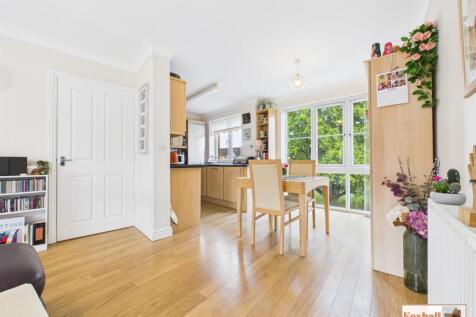 Kitchen / Dining Area