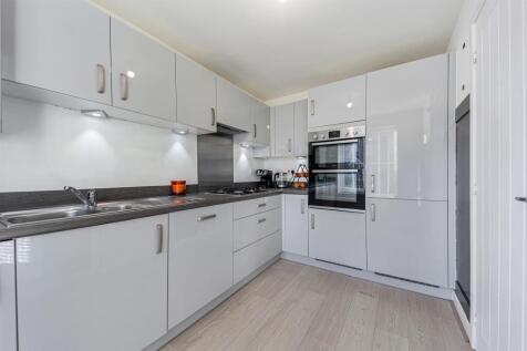 54 Stratford Drive kitchen.jpg