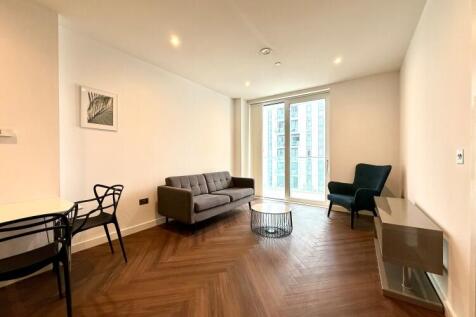The Lightbox is a fantastic waterside building in Media City, Salford Quays. This stunning one bedroom apartment is located on the 3rd floor of the development and benefits from a private balcony with