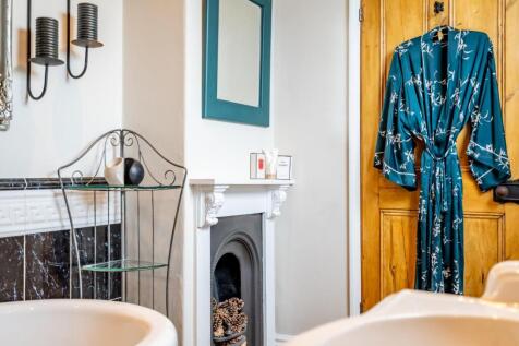 cleveland street-25.jpg