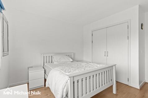 Raines Court, N16