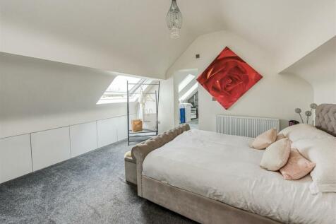 St Elvey-Bedroom1.jpg