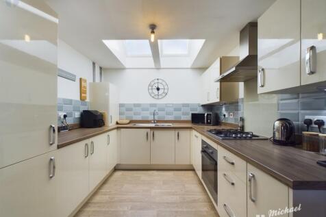 CAM03218G0-PR0503-STILL007