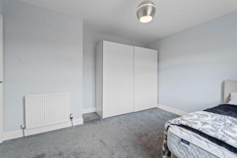 2 bed, 1 bath Bungalow in Leeds - Photo 8