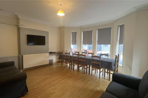 1 Bedroom Terraced in LL57 2DU