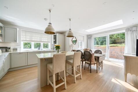 Kitchen dining room 2.jpg