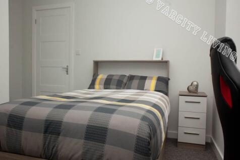 1 Bedroom Flat in LL57 2UR