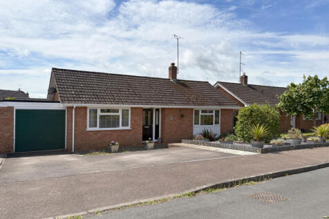 3 Bedroom Link Detached Bungalow for Sale