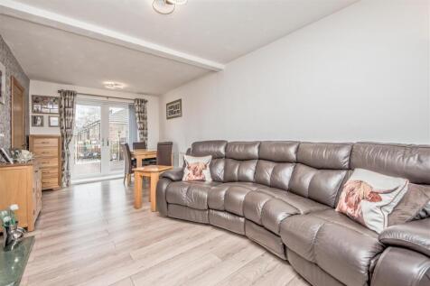 Living / Dining Room: