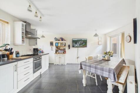 Kitchen Diner 2