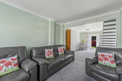 132 Bedfont Close TW14-16.jpg