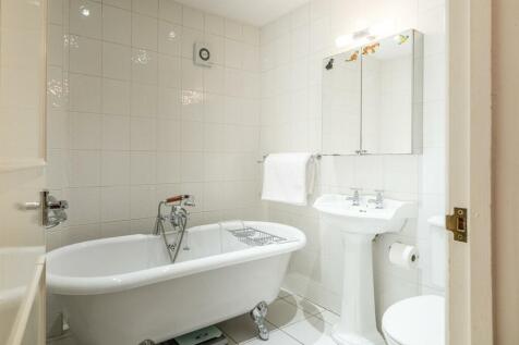 En Suite Bathroom.jpg