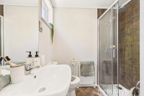 En-suite Shower in the Prestige Plantation Holiday