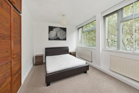 Available from 24th August, this bright and well-presented studio apartment is ideally located on Grafton Way in the heart of Bloomsbury, just moments from Warren Street, Euston Square and Euston stat