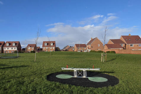 Views & Green Spaces Close By