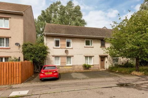 Spacious top floor, unfurnished two bedroom flat in the Pilton area of Edinburgh which is located North of the city.