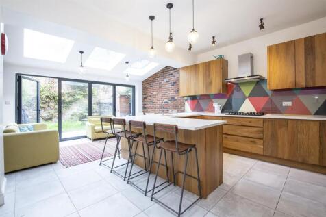 119 Gassiot Road kitchen 2.jpg