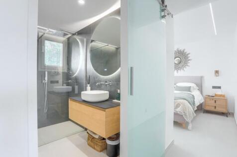 Bedroom 4 with en su