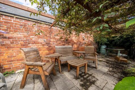 Outdoor seating area.jpg