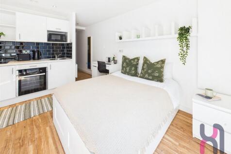 Medium studio apartment is available for £780 and is available for October MOVE IN ! All bills are included. Please enquire now if you are interested!