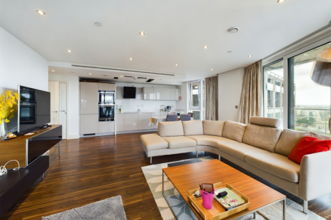 Modern 2 bedroom 2 bath flat in Aldgate!
- Amazing location with convenient transport, with restaurant nearby!
- Available 18th August - 24 hour concierge - access to a communal garden - parking avail