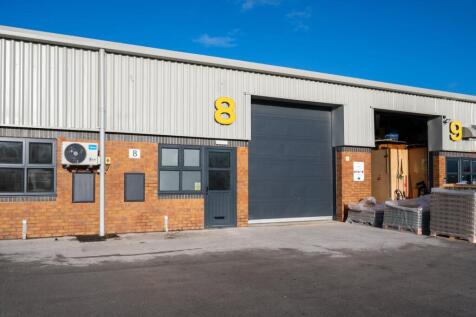 Warehouse to rent in marton in the forest