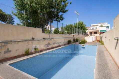 House in the centre of Mahón with garden and pool