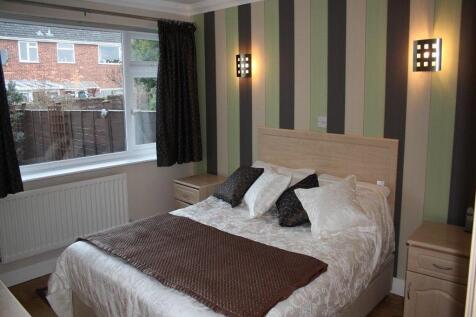 Elgin drive - bedroom.JPG